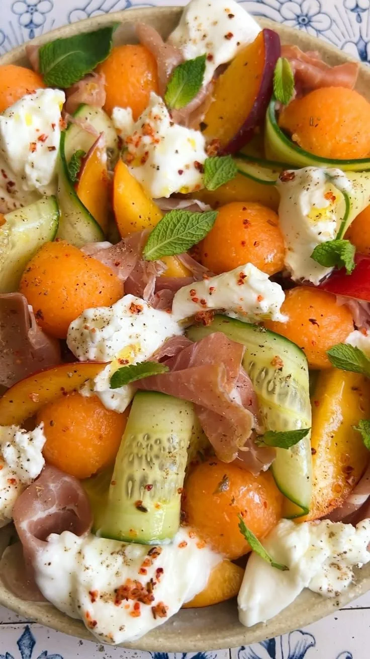 Salade de melon, concombre, nectarines et mozzarella